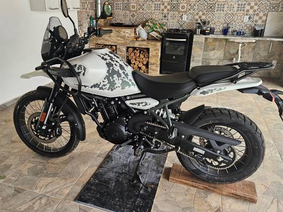ROYAL ENFIELD HIMALAYAN 450 KAMET WHITE ROYAL ENFIELD HIMALAYAN 450 KAMET WHITE